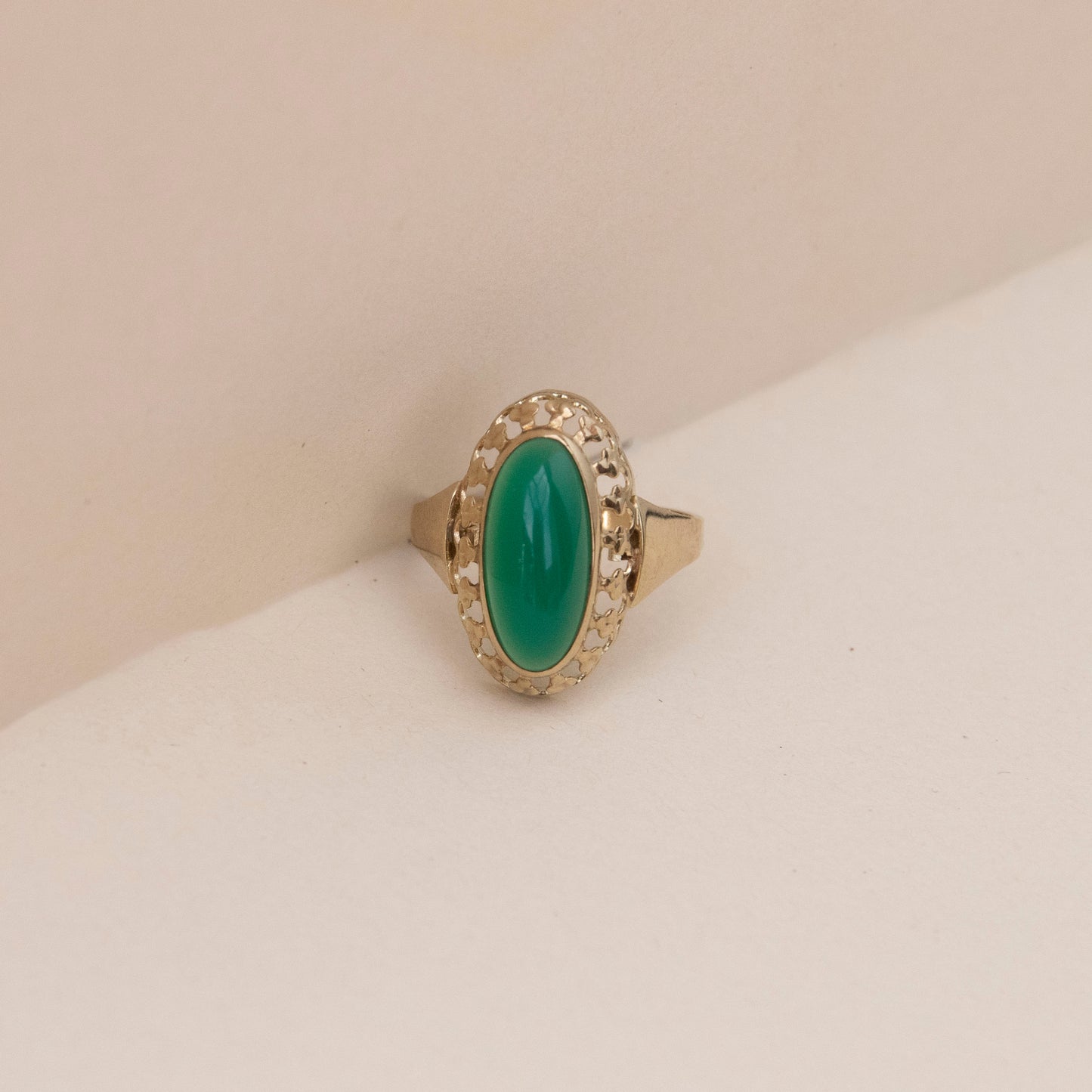 Emerald Soul – Vintage-Solid-Gold-Ring mit grünem Stein