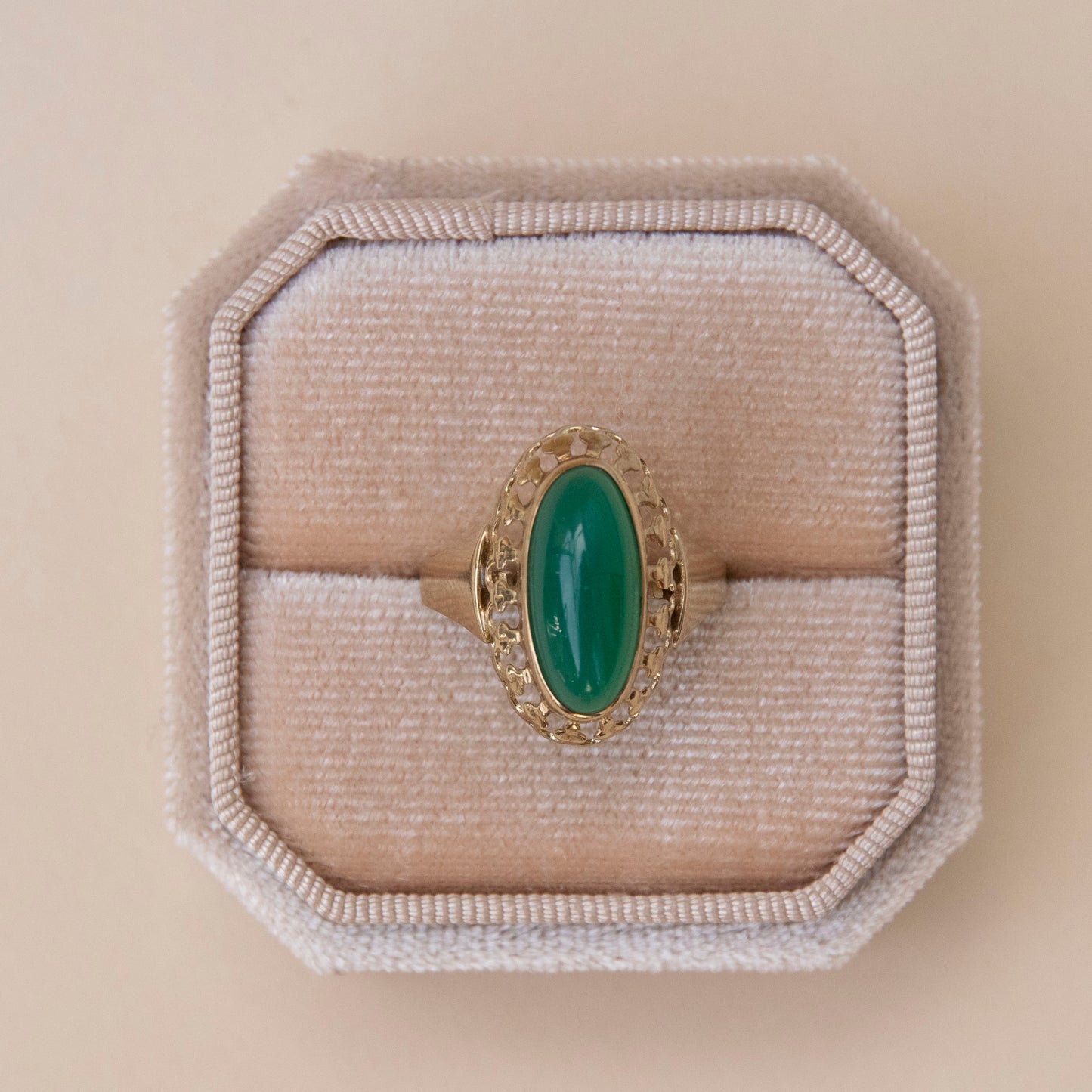 Emerald Soul – Vintage-Solid-Gold-Ring mit grünem Stein