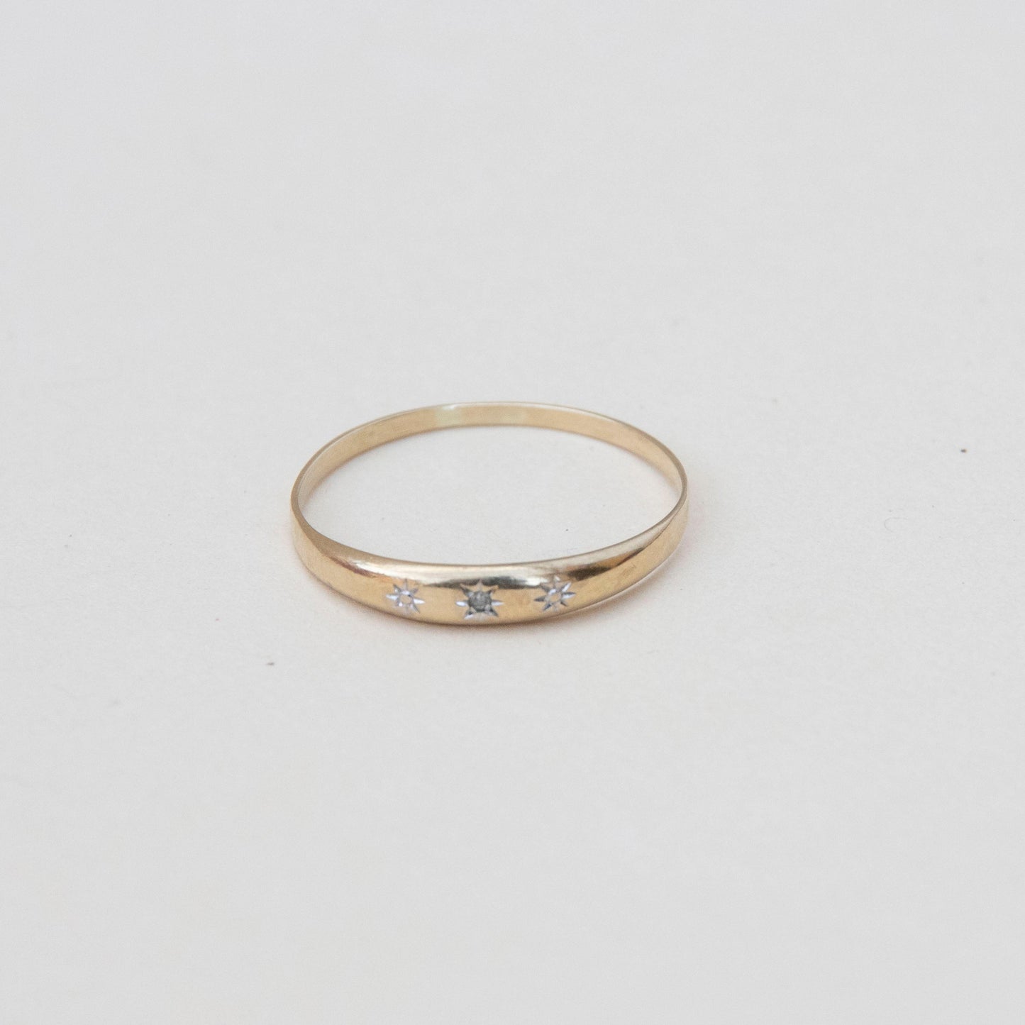 Stardust Trio – Minimalistischer Vintage-Ring mit drei Sternformen