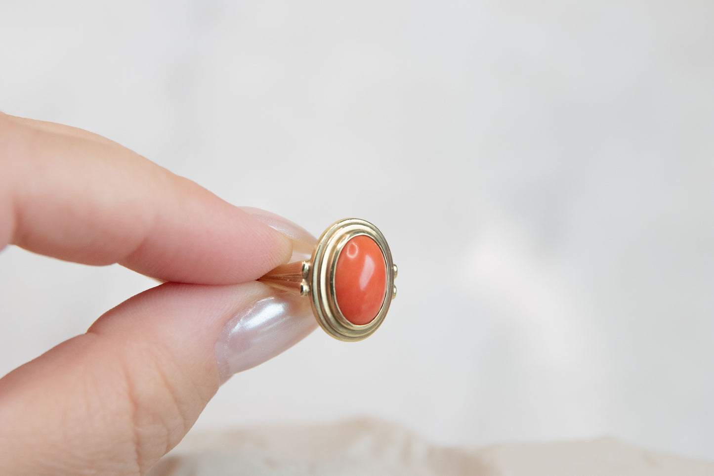 Red Aura – Vintage-Ring mit Koralle in 333 Gold | Größe 53